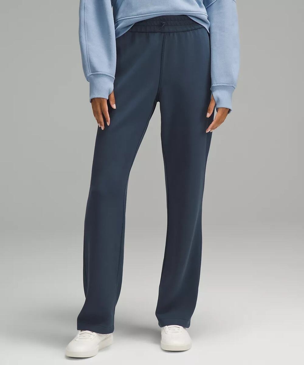 Lululemon Softstreme High Rise Pant in Navy Sz 6 NWOT